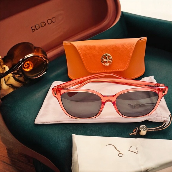 Tory Burch Rose-Tinted Pink Sunglasses w/a Tan Tory Burch Dust Bag & Case (EUC) - Picture 3 of 13